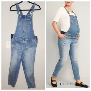 Old Navy Maternity Side Panel OG jean overalls. Size 6 short.